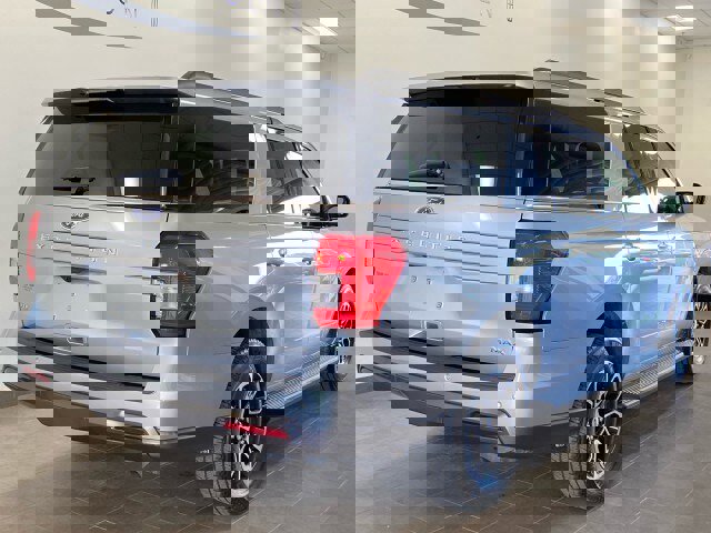 Used 2023 Ford Expedition Max XLT image 9
