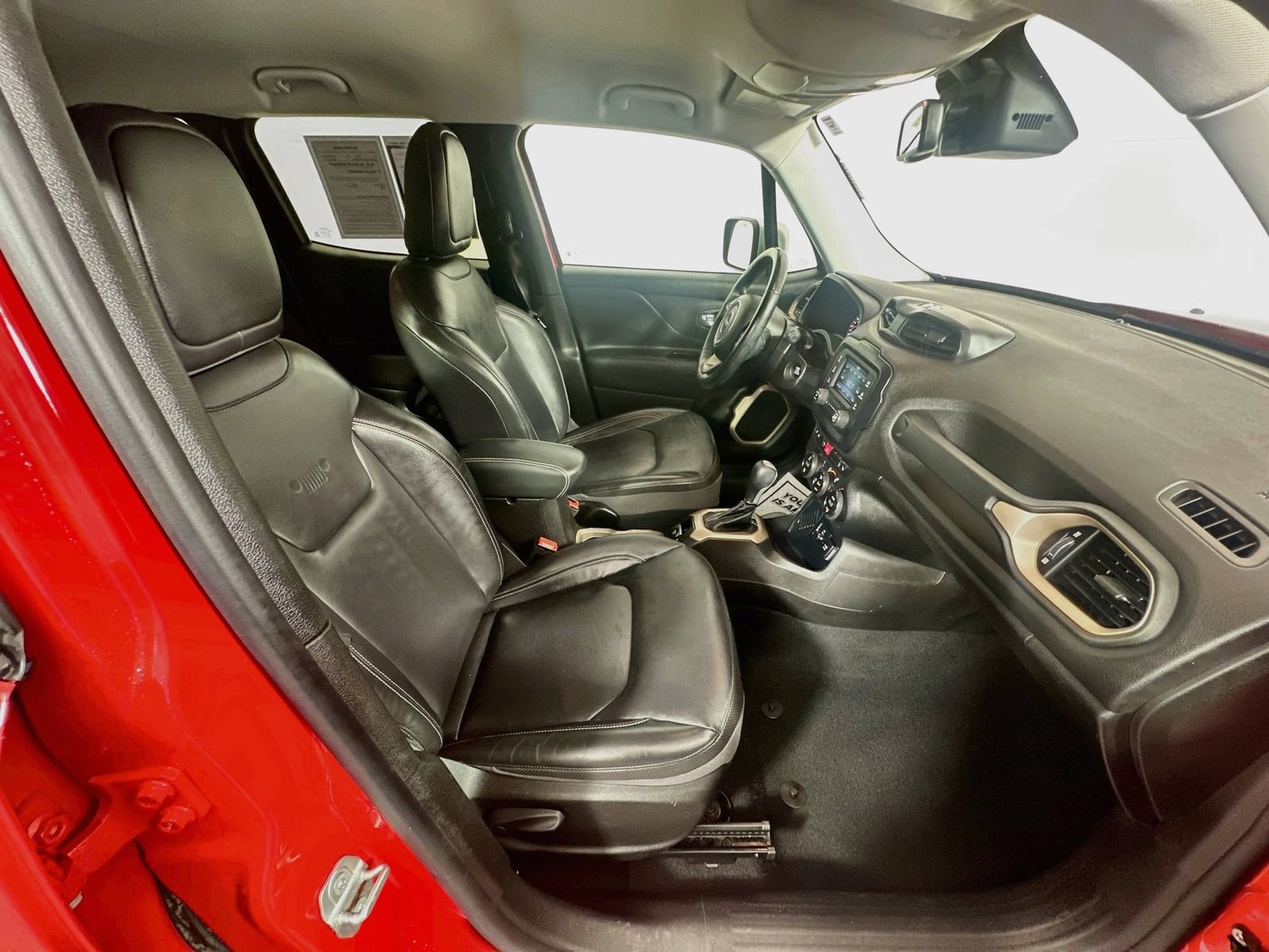 Used 2017 Jeep Renegade Limited w/ Advanced Technology Group FWD image 27