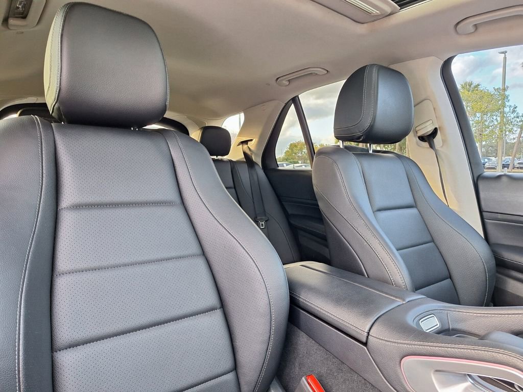 Used 2020 Mercedes-Benz GLE 450 4MATIC w/ Premium Package image 31