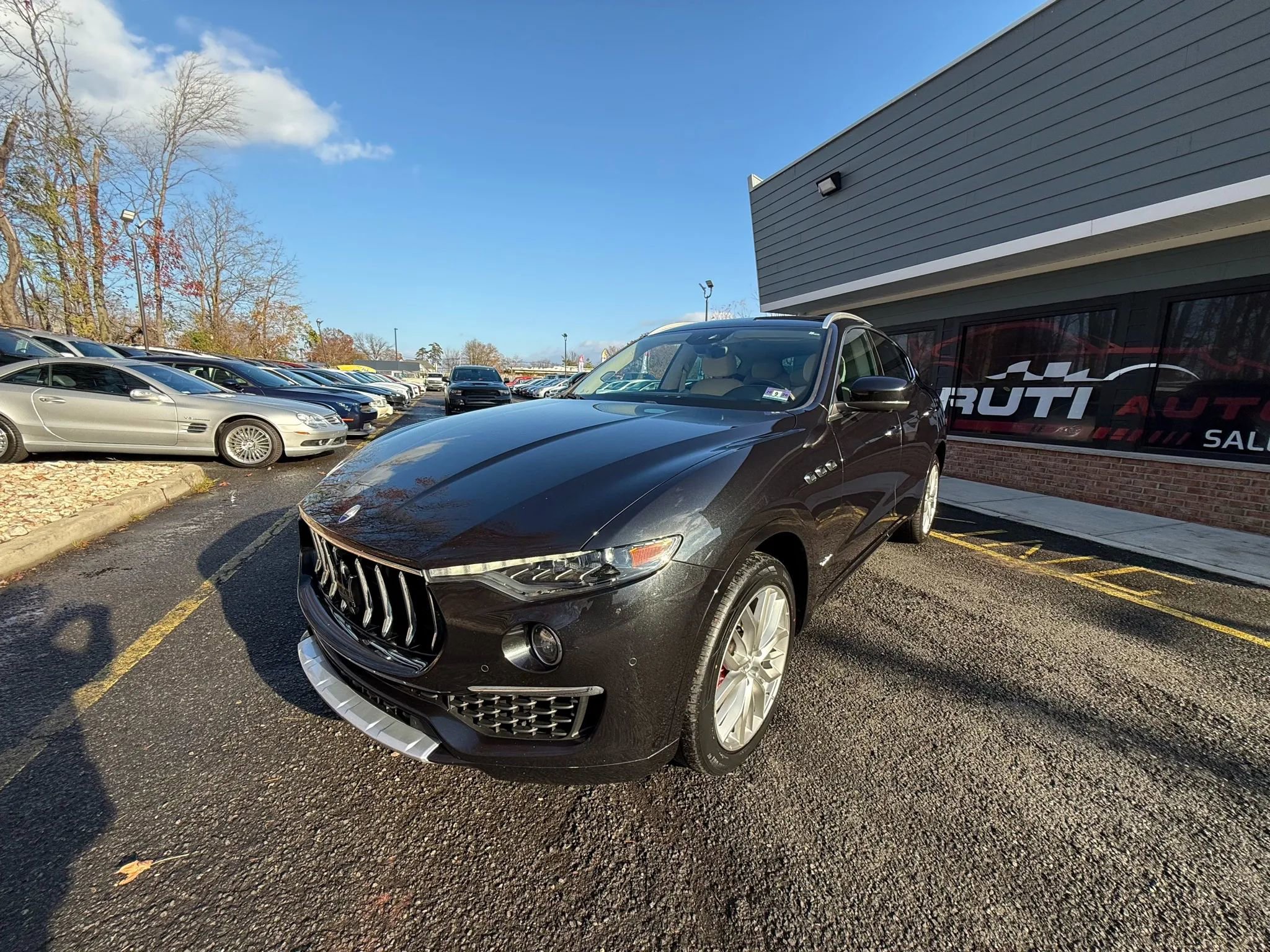 Used 2019 Maserati Levante GranLusso image 1