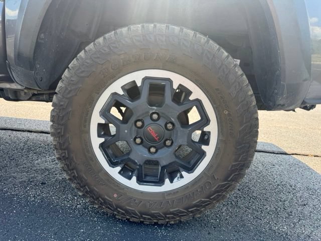 Used 2018 Toyota Tacoma TRD Off-Road AWD/4WD image 11