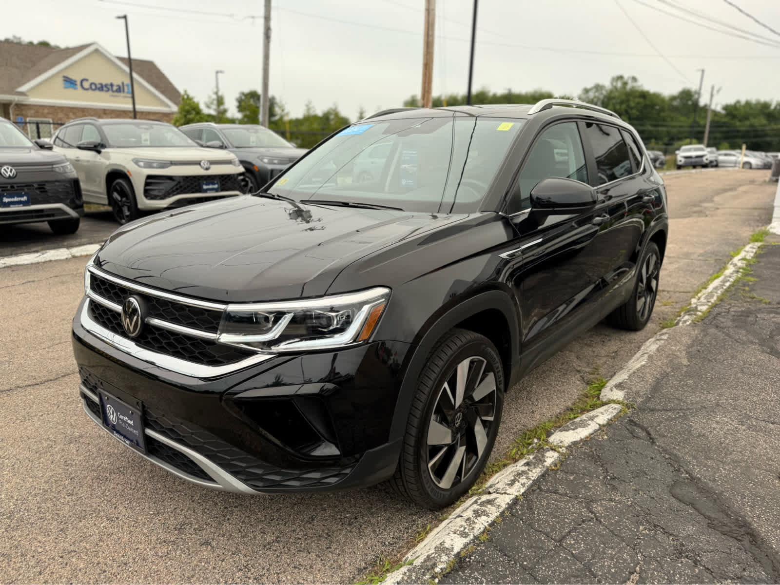 Certified 2024 Volkswagen Taos SEL AWD/4WD image 3