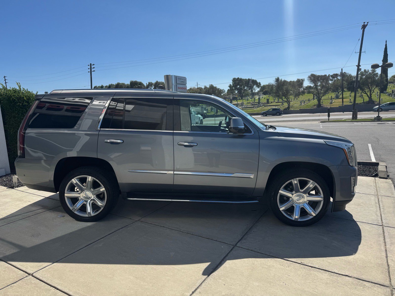 Used 2019 Cadillac Escalade Premium Luxury AWD/4WD image 6