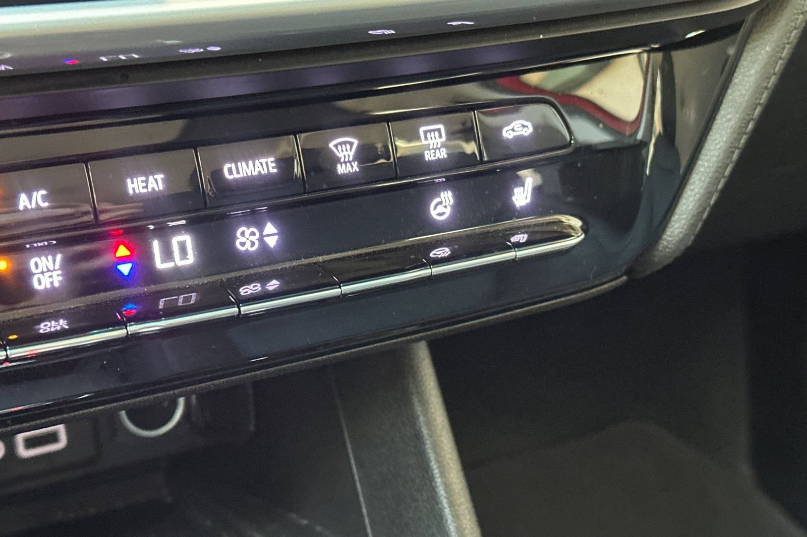 Used 2023 Chevrolet Bolt LT w/ Infotainment Package FWD image 30