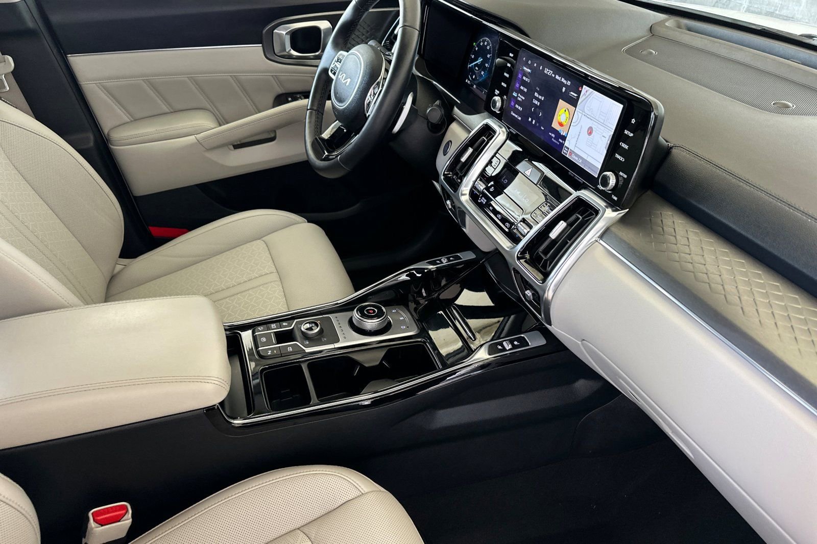 Certified 2023 Kia Sorento SX Prestige w/ Panoramic Sunroof Package AWD/4WD image 17