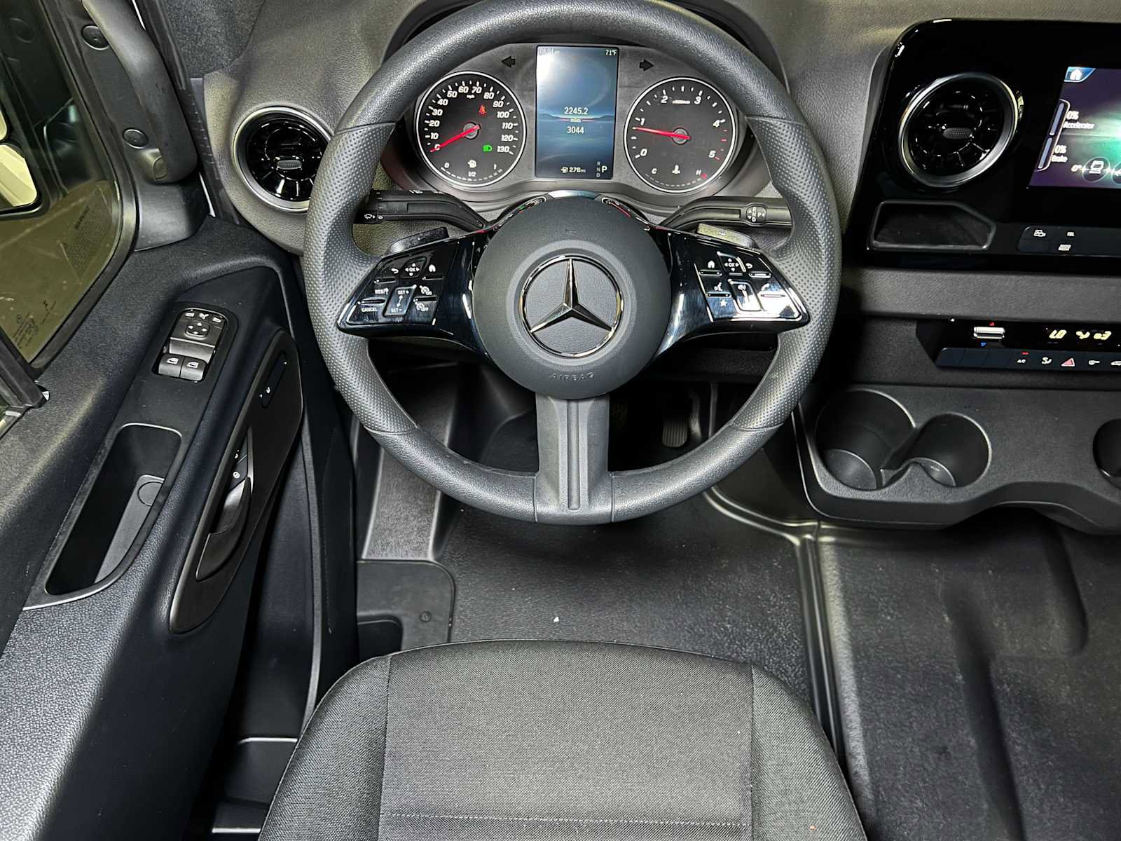Used 2025 Mercedes-Benz Sprinter 2500 image 31