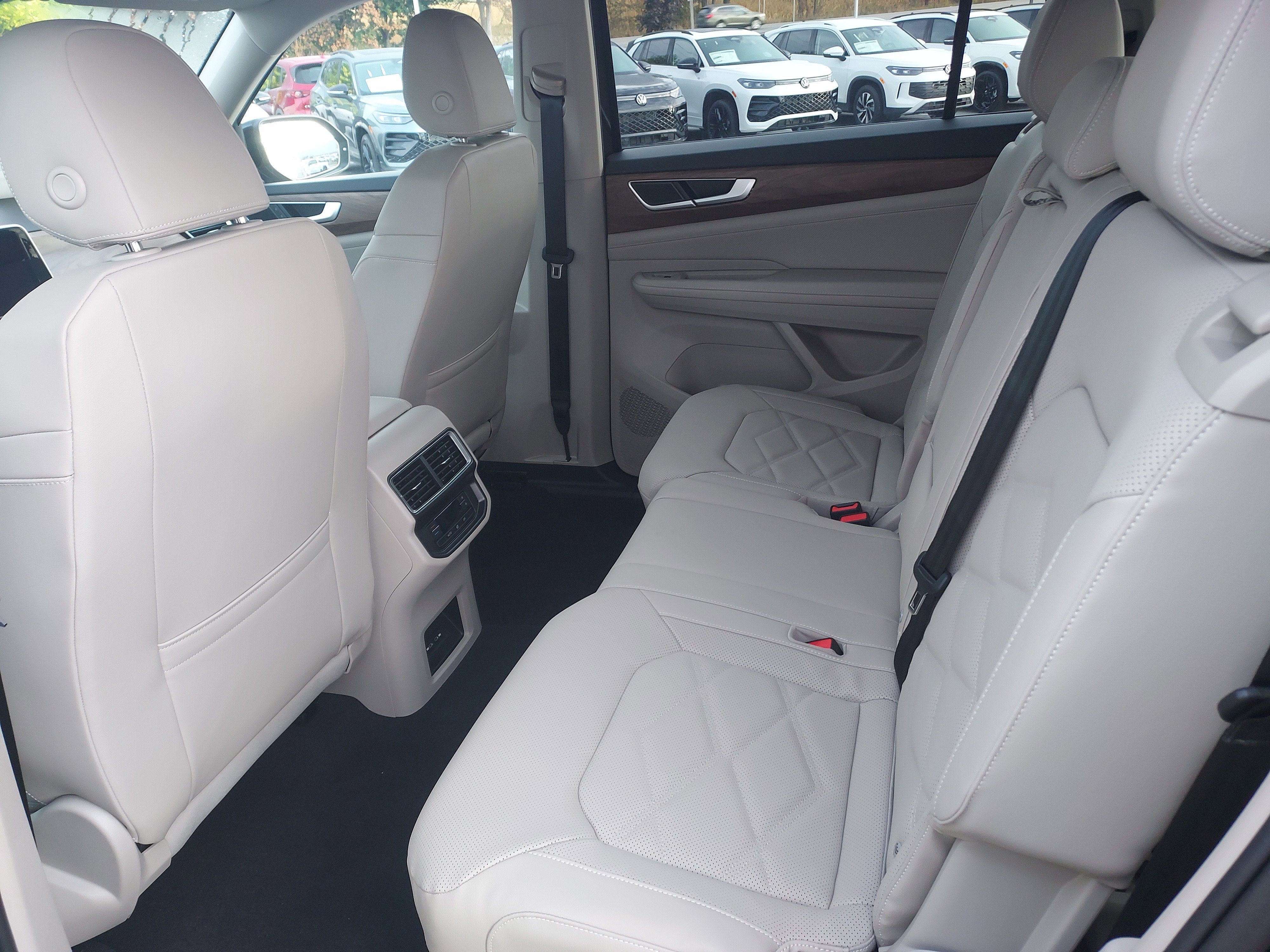 New 2026 Volkswagen Atlas SE image 16