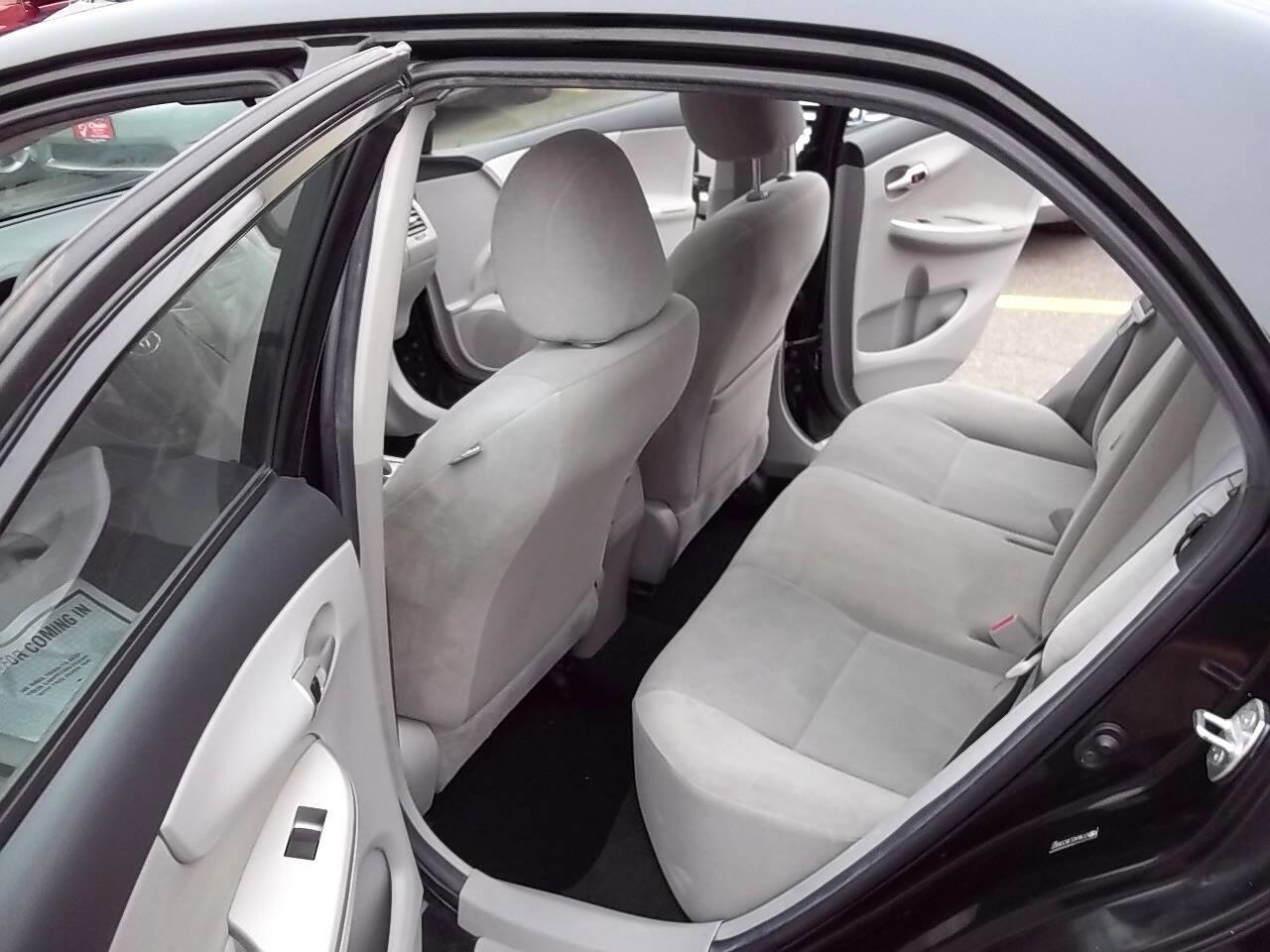 Used 2011 Toyota Corolla LE w/ Premium Pkg FWD image 8