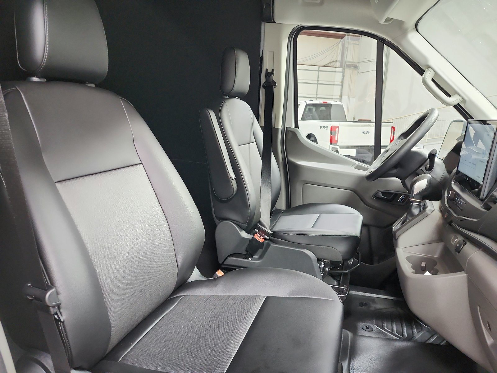 New 2027 Ford Transit 250 148 Medium Roof w/ Load Area Protection Package RWD image 33