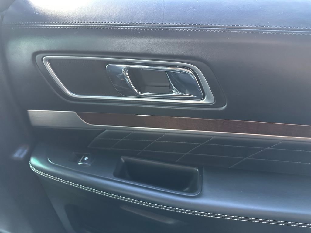 Used 2017 Ford Explorer Platinum image 31