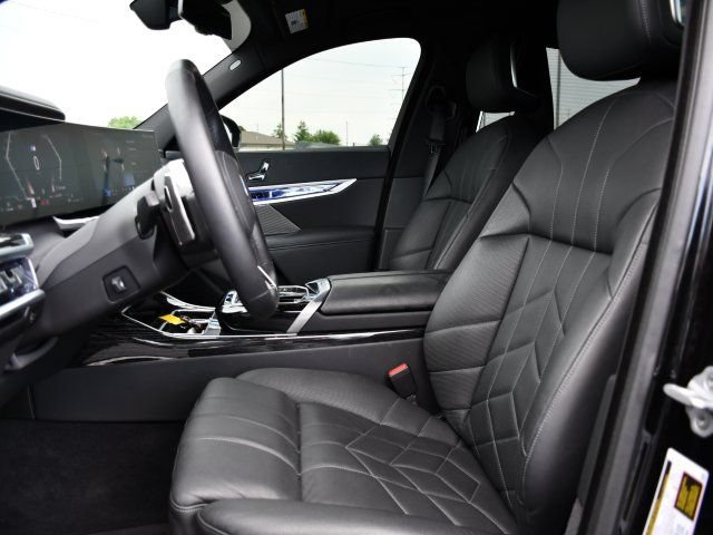 Used 2025 BMW 740i xDrive w/ Executive Package AWD/4WD image 17
