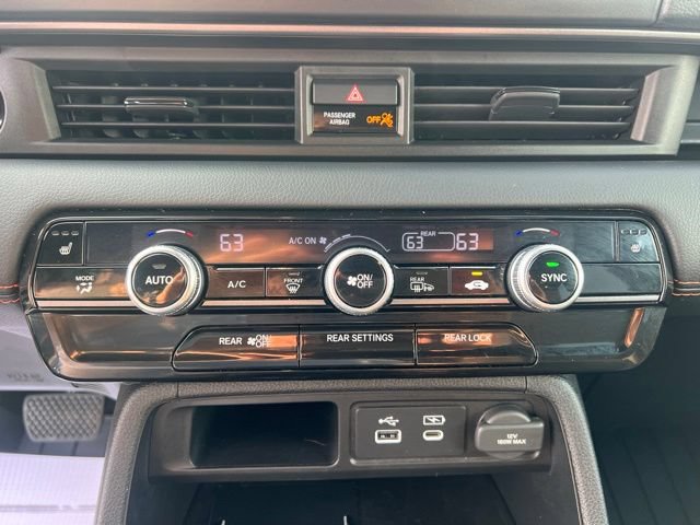 Used 2025 Honda Pilot TrailSport image 32