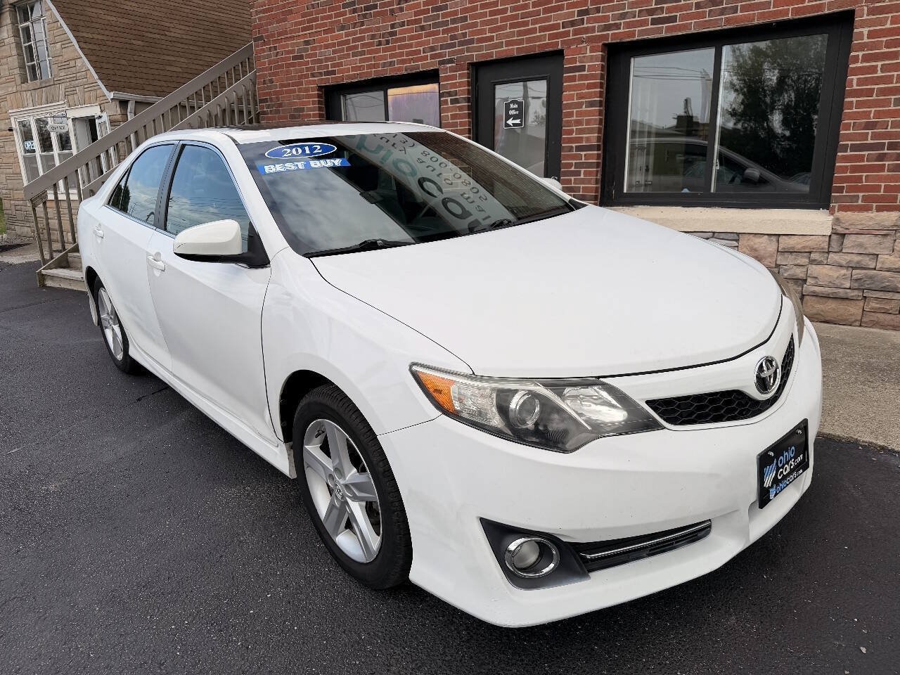 Used 2012 Toyota Camry SE w/ Leather Pkg FWD image 2