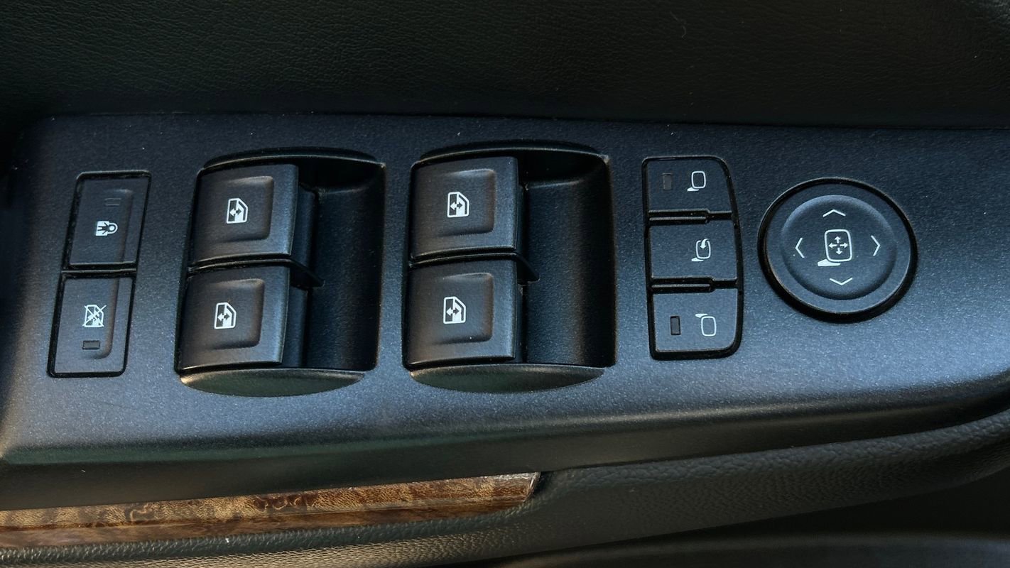Used 2018 Chevrolet Tahoe Premier AWD/4WD image 36