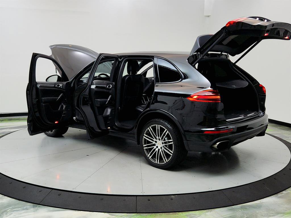 Used 2017 Porsche Cayenne Platinum Edition image 12
