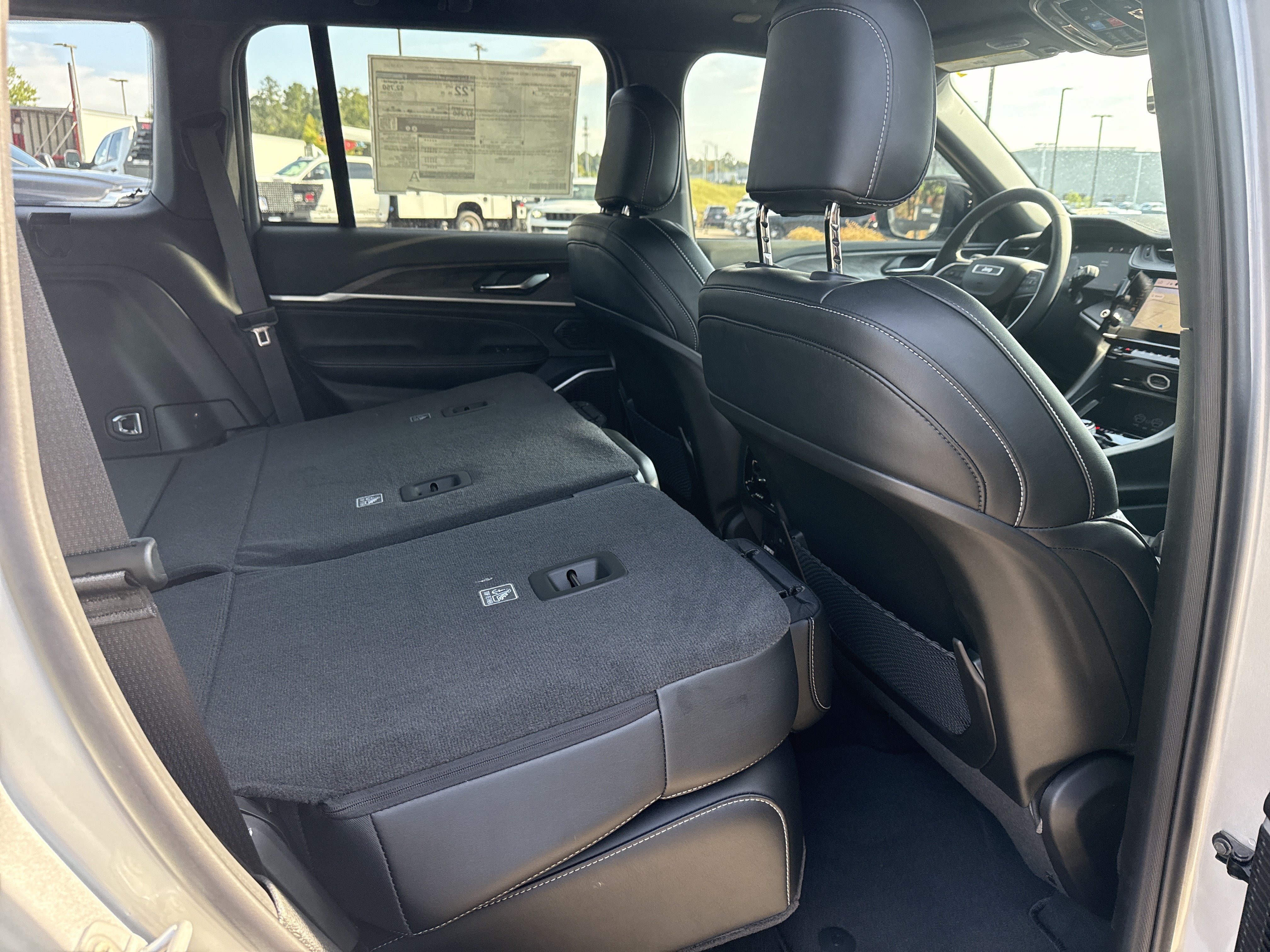 New 2026 Jeep Grand Cherokee Limited AWD/4WD image 15