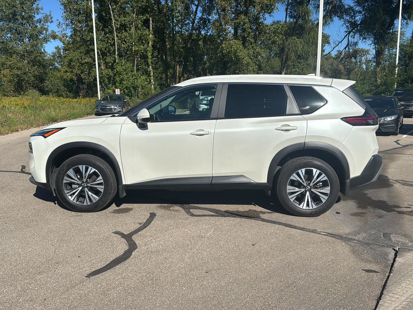 Used 2023 Nissan Rogue SV w/ SV Premium Package AWD/4WD image 2