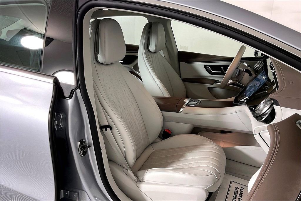 Used 2022 Mercedes-Benz EQS 580 4MATIC Sedan image 6