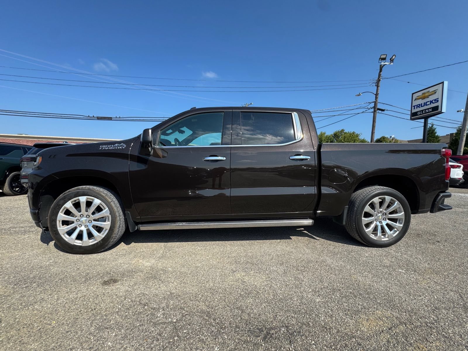 Used 2019 Chevrolet Silverado 1500 High Country w/ Technology Package AWD/4WD image 3