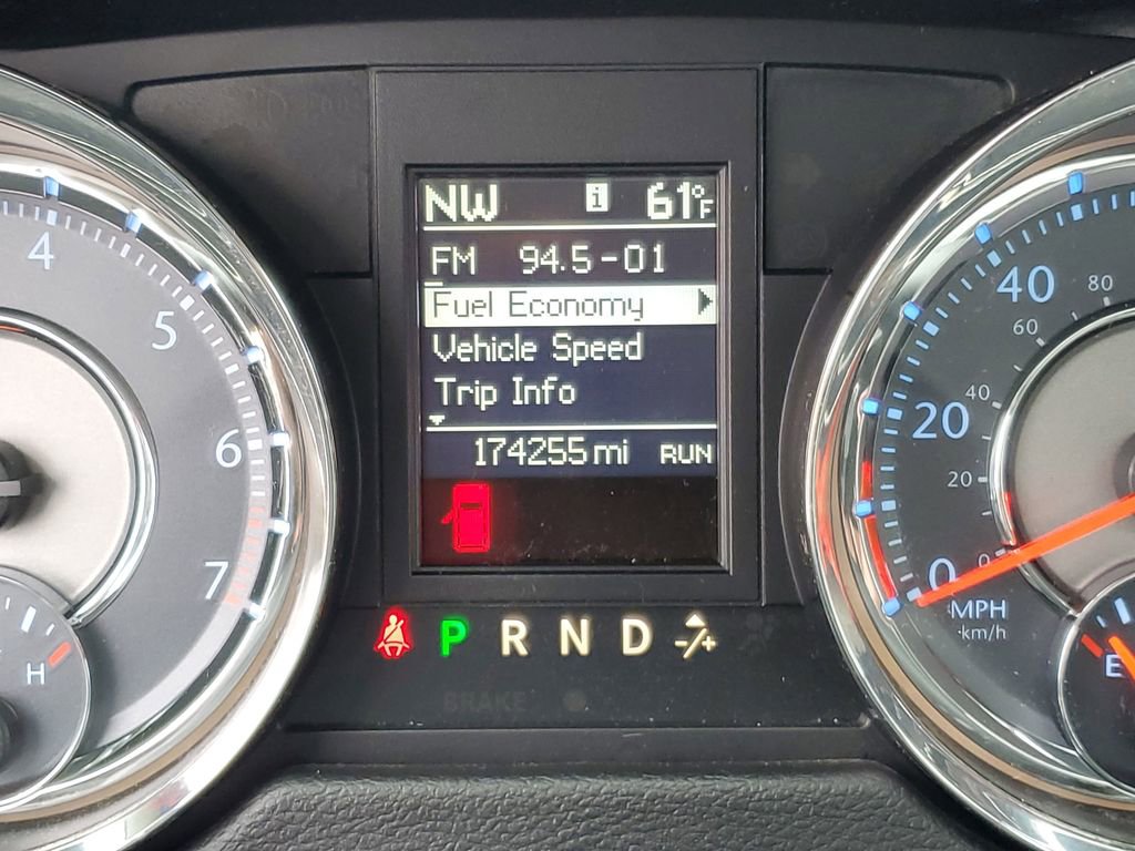 Used 2016 Chrysler Town & Country Touring-L image 11