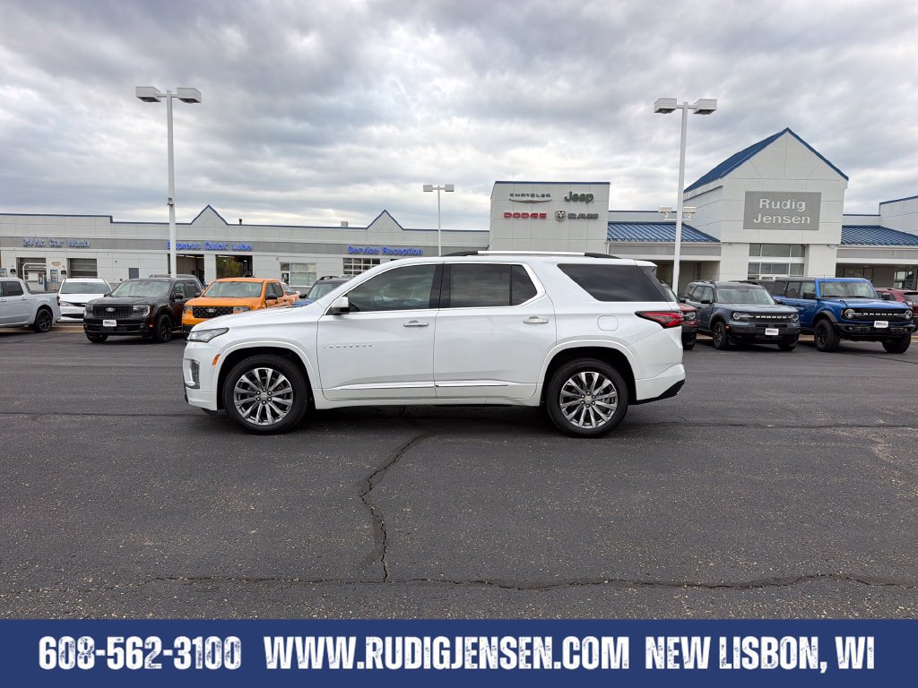Used 2023 Chevrolet Traverse Premier AWD/4WD image 2
