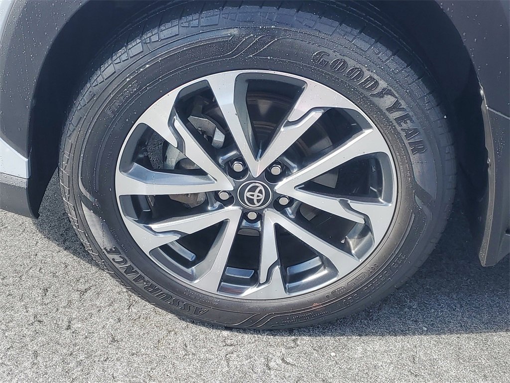 Certified 2023 Toyota Corolla Cross XLE image 4