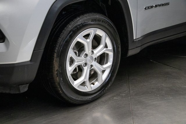 Used 2024 Jeep Compass Latitude image 7