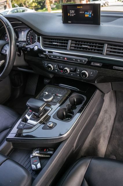 Used 2017 Audi Q7 3.0T Premium AWD/4WD image 32