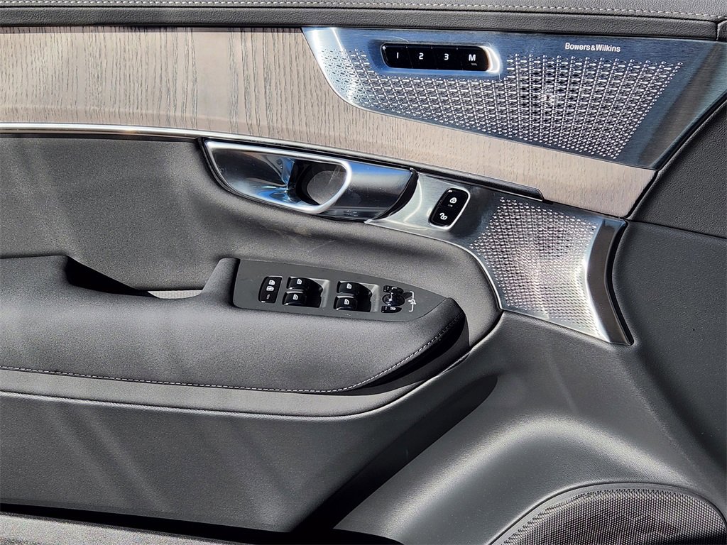 New 2026 Volvo XC90 B6 Ultra w/ Lounge Package image 9