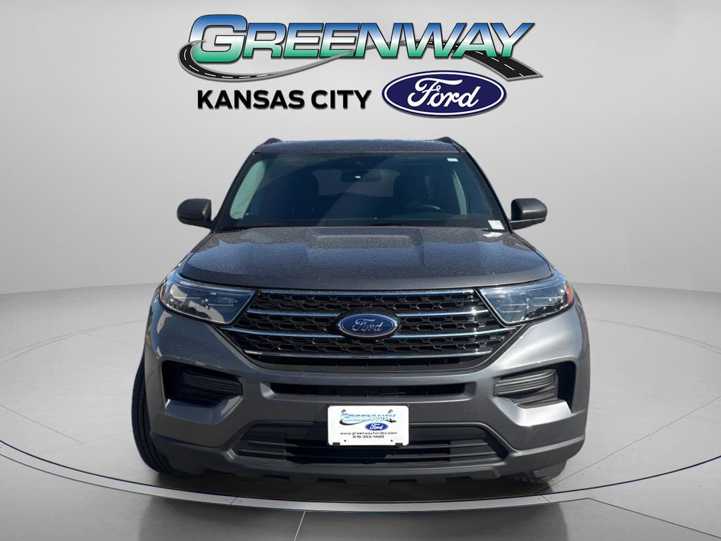 Used 2023 Ford Explorer XLT image 2