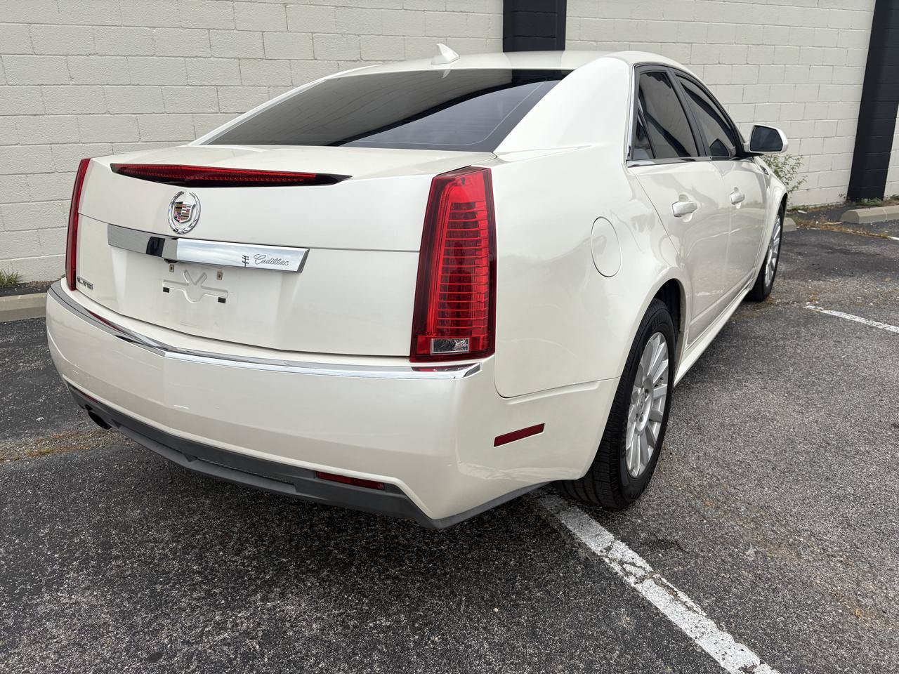 Used 2011 Cadillac CTS Luxury RWD image 3