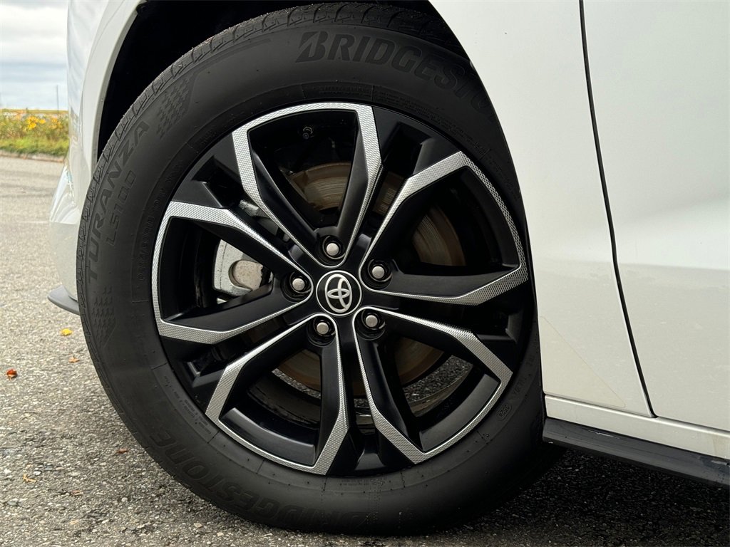 Certified 2025 Toyota Sienna Platinum image 27