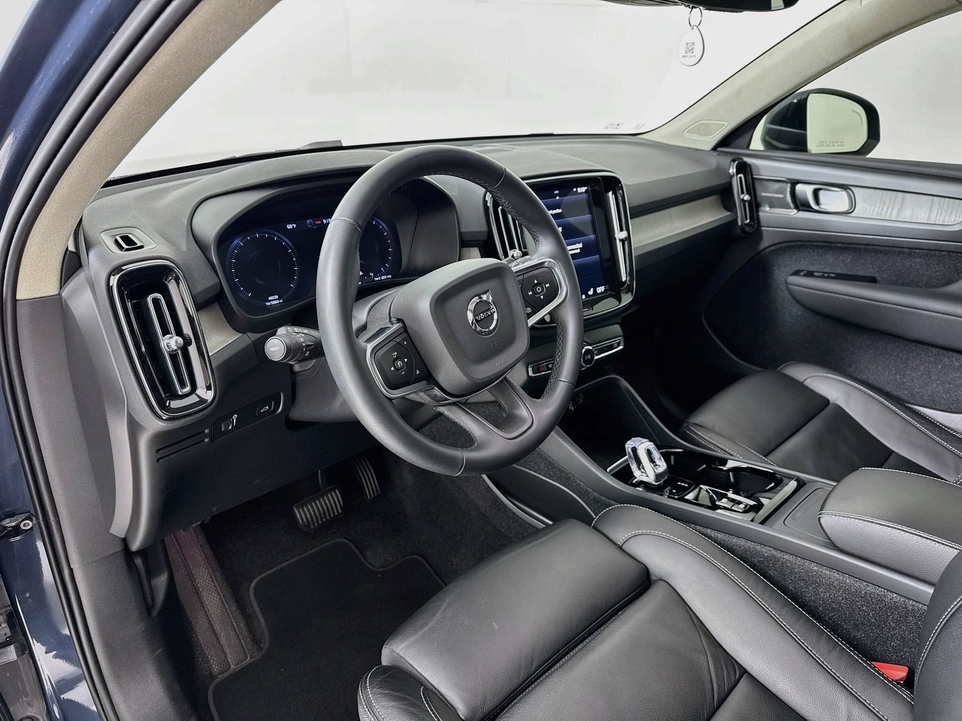 Used 2022 Volvo XC40 T5 Inscription w/ Climate Package AWD/4WD image 10