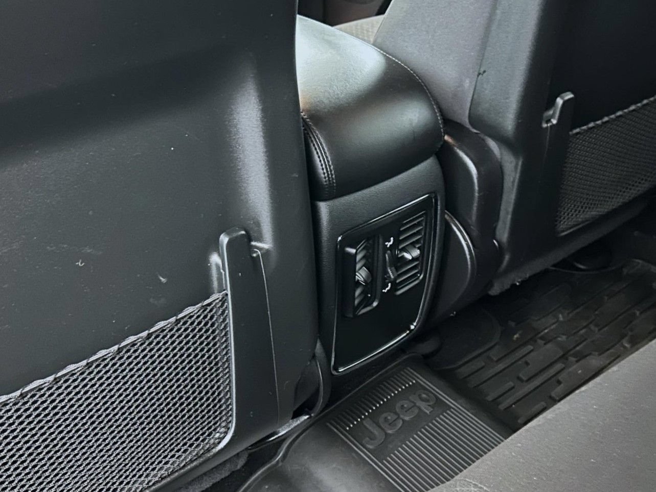 Used 2019 Jeep Grand Cherokee Laredo AWD/4WD image 21