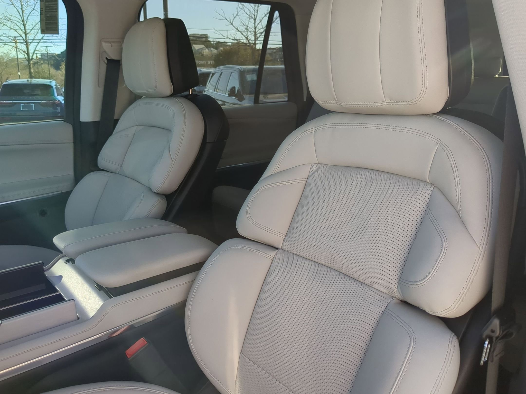 New 2026 Lincoln Navigator L Premier image 10