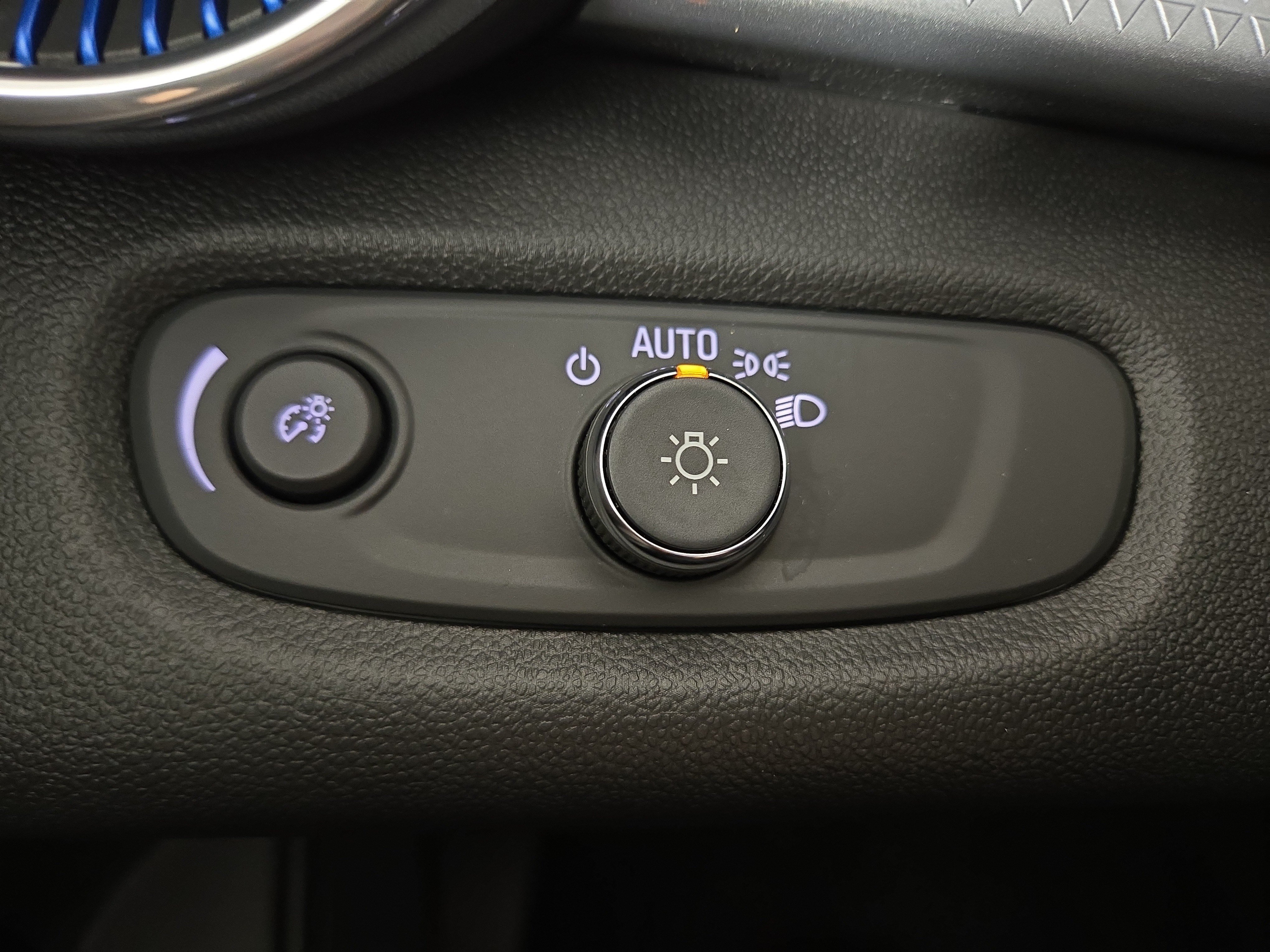 Used 2026 Chevrolet Trax LT FWD image 23