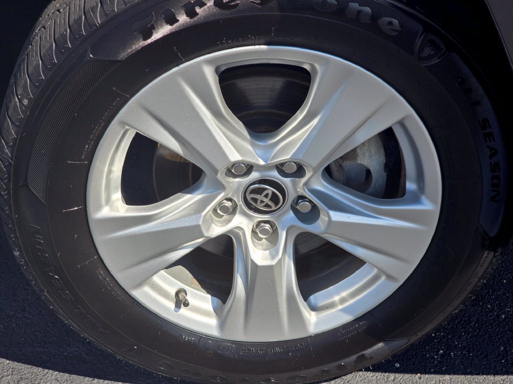 Used 2020 Toyota RAV4 XLE AWD/4WD image 10