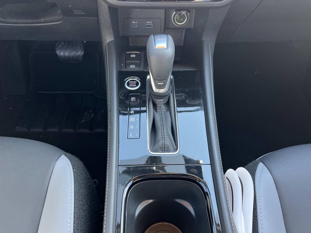 Used 2024 Nissan Kicks SR w/ SR Premium Package image 14