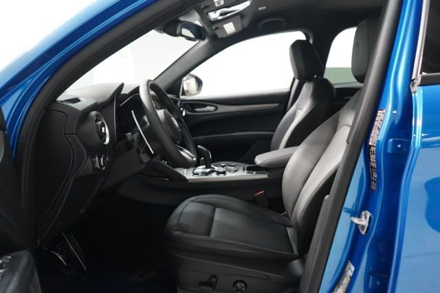 New 2025 Alfa Romeo Stelvio Sprint image 13
