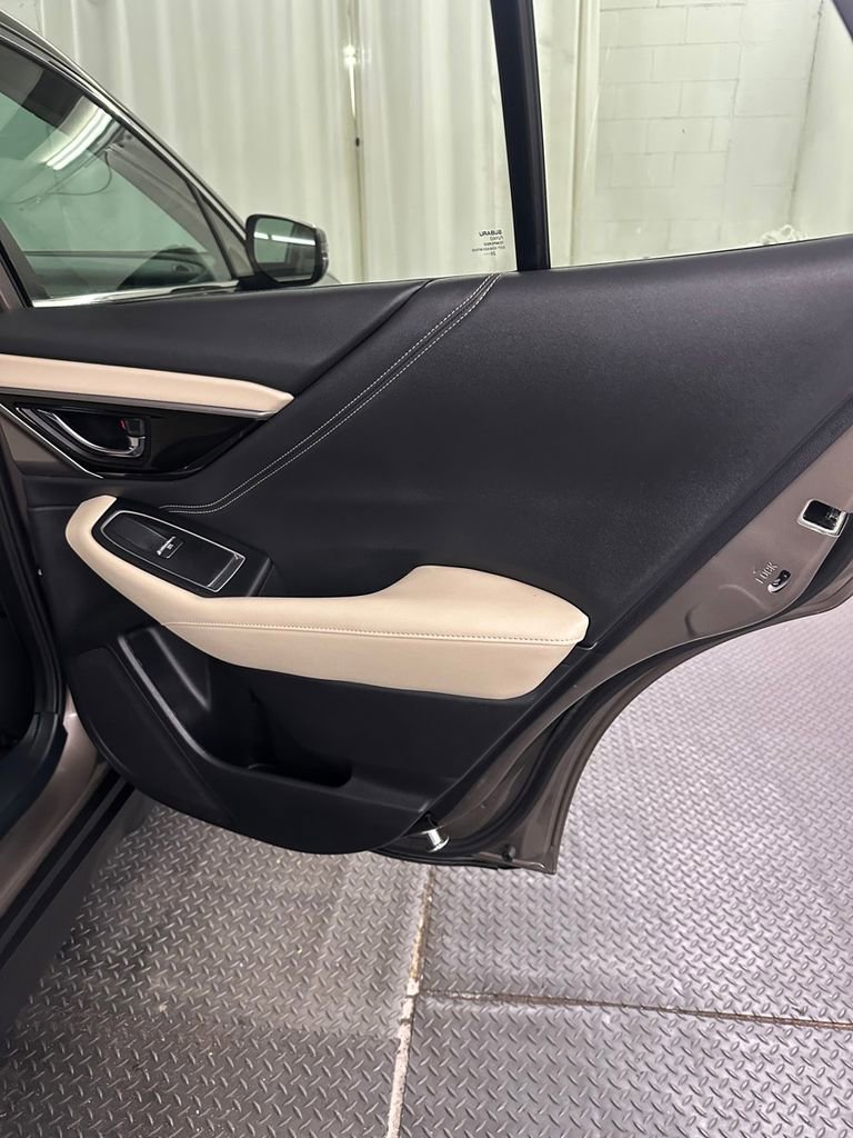 Used 2021 Subaru Outback Limited image 32