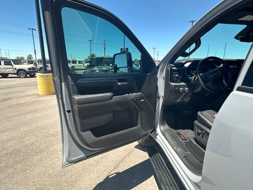 Used 2024 GMC Sierra 3500 AT4 w/ AT4 Premium Plus Package AWD/4WD image 16