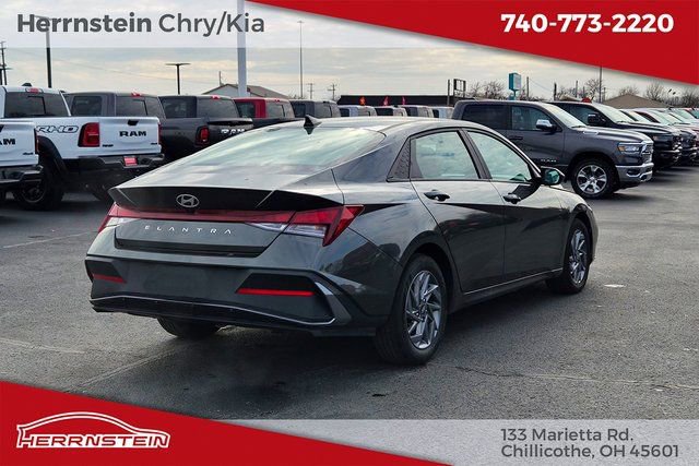 Used 2024 Hyundai Elantra SEL image 30