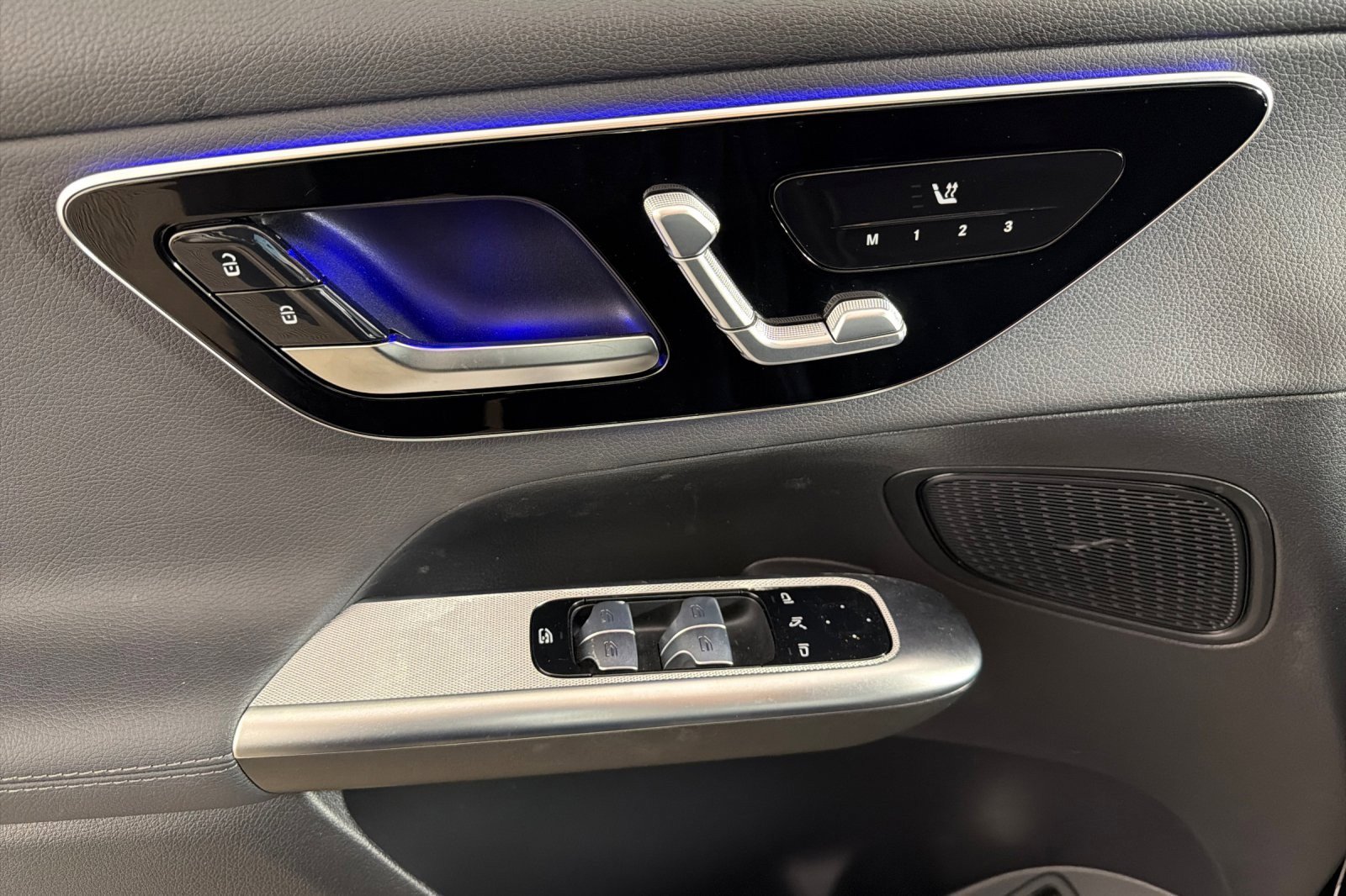 Used 2025 Mercedes-Benz GLC 300 image 10