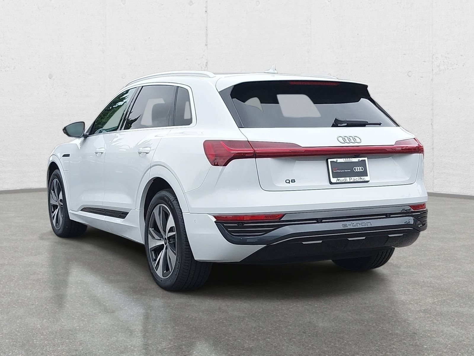 Used 2024 Audi Q8 e-tron Premium Plus w/ Premium Plus Package AWD/4WD image 7