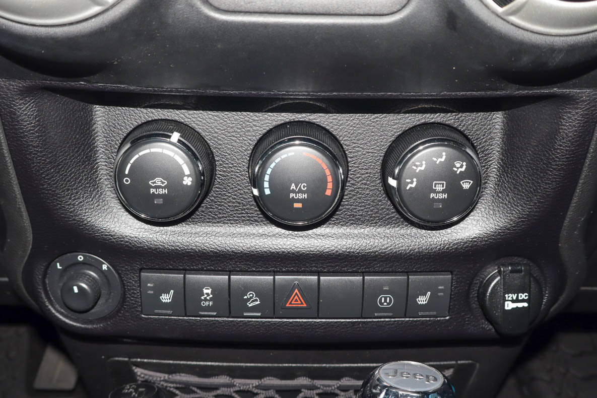Used 2017 Jeep Wrangler Unlimited Rubicon w/ Connectivity Group AWD/4WD image 20