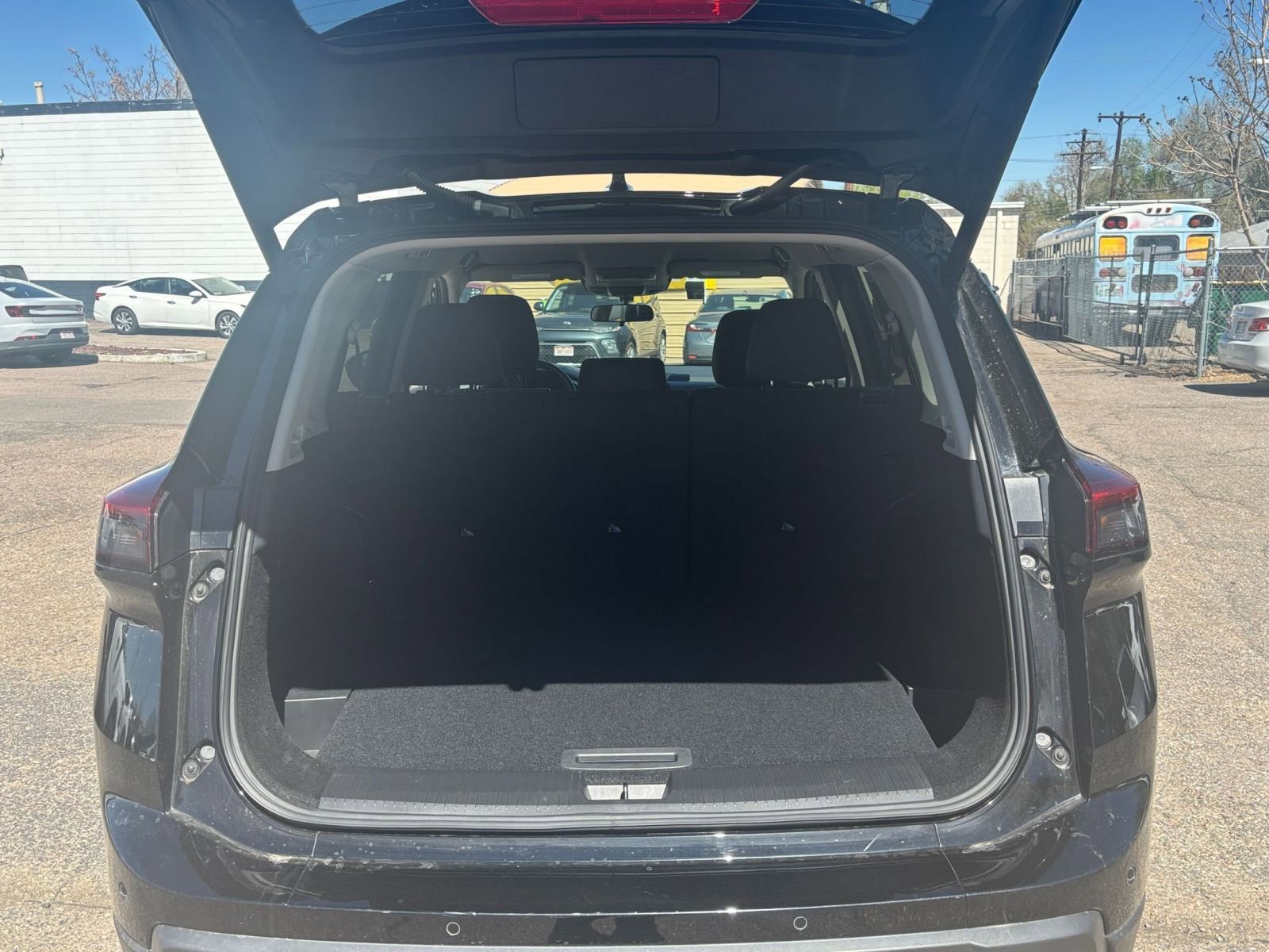 Used 2025 Nissan Rogue SV image 30