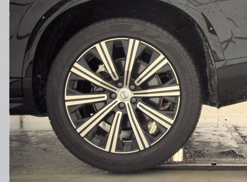 Used 2025 Volvo XC90 B5 Core image 5