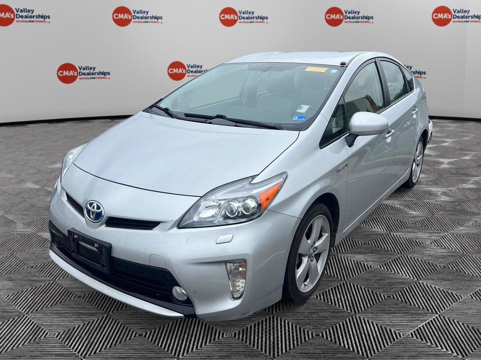 Used 2015 Toyota Prius Five FWD image 1