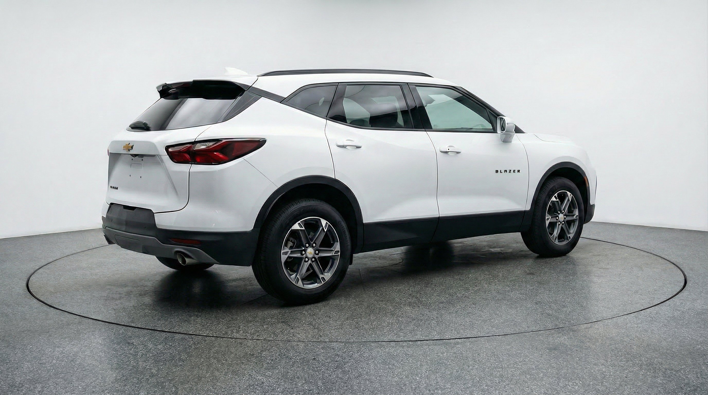 Used 2025 Chevrolet Blazer LT FWD image 9