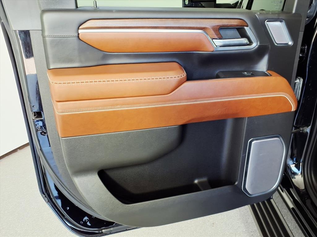 Used 2024 GMC Sierra 3500 Denali Ultimate image 12